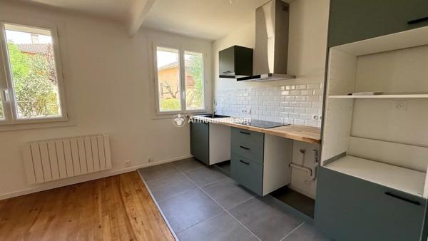 Vente                                                      Appartement
                        
                     3 pièces                      63 m2                     à Millau
