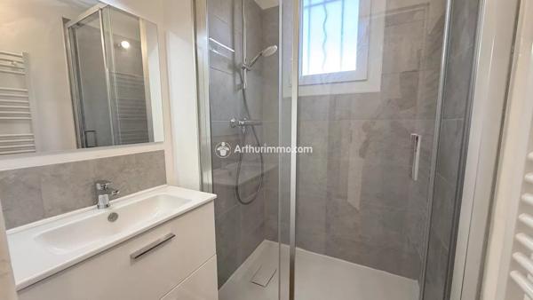 Vente                                                      Appartement
                        
                     3 pièces                      63 m2                     à Millau