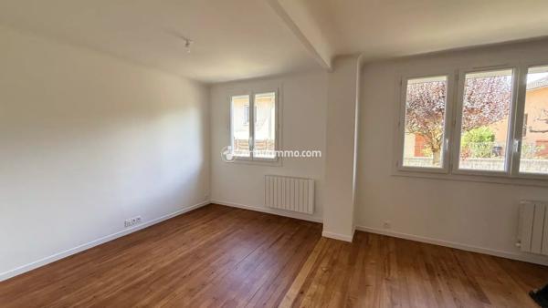 Vente                                                      Appartement
                        
                     3 pièces                      63 m2                     à Millau