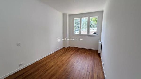 Vente                                                      Appartement
                        
                     3 pièces                      63 m2                     à Millau