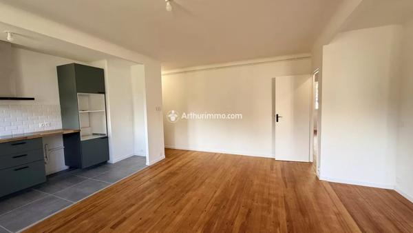 Vente                                                      Appartement
                        
                     3 pièces                      63 m2                     à Millau