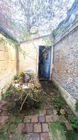 Maison louée Rive Droite 2 chambres courette, Caen 14000
