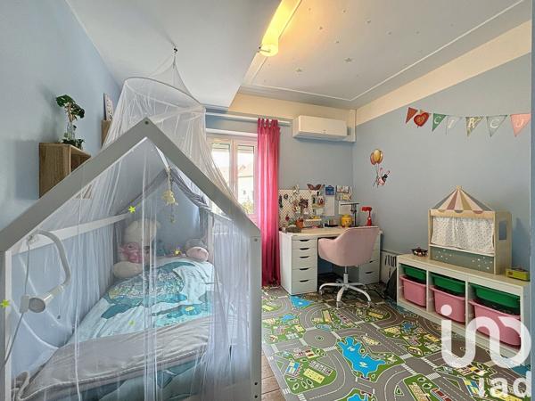 Maison de ville 7 pièces de 157 m² à Le Vernet (03200)