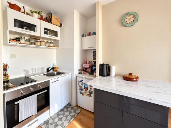 2 pièces rénové, balcon et parking
