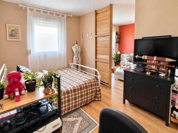 2 pièces rénové, balcon et parking