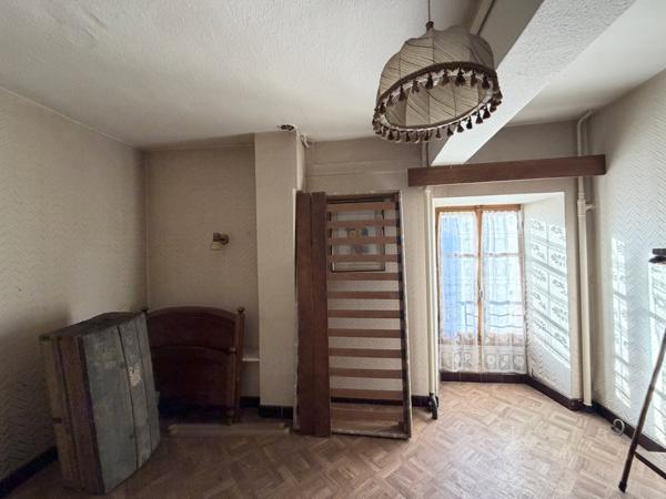 Entremont-le-Vieux (73670) Propriété avec belle bâtisse de 205 m2 à rénover - 1600 m2 terrain - 30mn de Chambéry - Entremont le Vieux 73