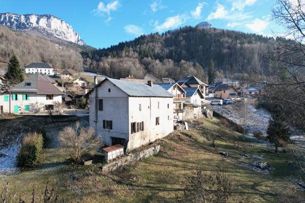 Entremont-le-Vieux (73670) Propriété avec belle bâtisse de 205 m2 à rénover - 1600 m2 terrain - 30mn de Chambéry - Entremont le Vieux 73