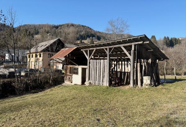 Entremont-le-Vieux (73670) Propriété avec belle bâtisse de 205 m2 à rénover - 1600 m2 terrain - 30mn de Chambéry - Entremont le Vieux 73