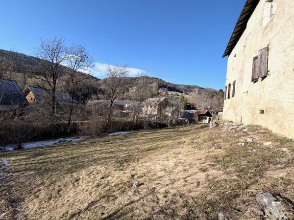Entremont-le-Vieux (73670) Propriété avec belle bâtisse de 205 m2 à rénover - 1600 m2 terrain - 30mn de Chambéry - Entremont le Vieux 73