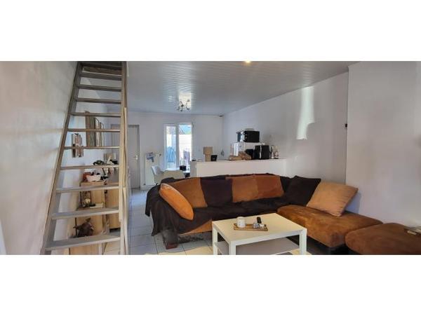 " Exclusivité " St-Amand les eaux : A proximité du centre-ville, maison rénovée, d'une surface habitable d'environ 50m2.