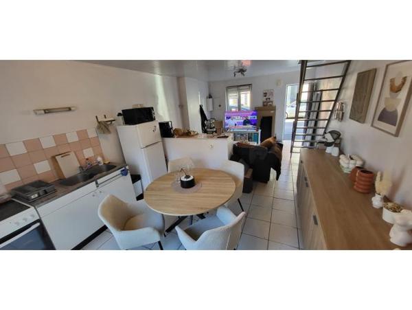 " Exclusivité " St-Amand les eaux : A proximité du centre-ville, maison rénovée, d'une surface habitable d'environ 50m2.