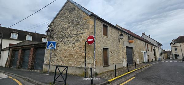 Maison en pierre à rénover + 3 garages