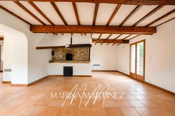 Maison en pierre rénovée avec dépendance de 120 m² et parc arboré de 3 500 m² ? Villeneuve-la-Comptal