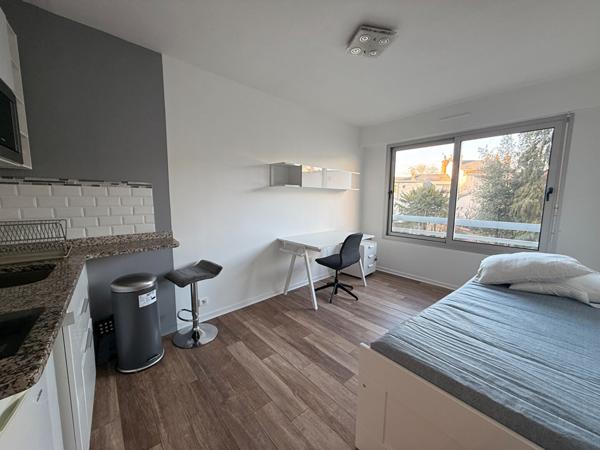 Orleans - Appartement studio 19 m2 - CHAUFF, EAUX FROIDES ET CHAUDES INCLUS