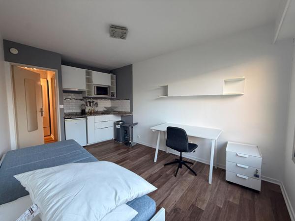 Orleans - Appartement studio 19 m2 - CHAUFF, EAUX FROIDES ET CHAUDES INCLUS
