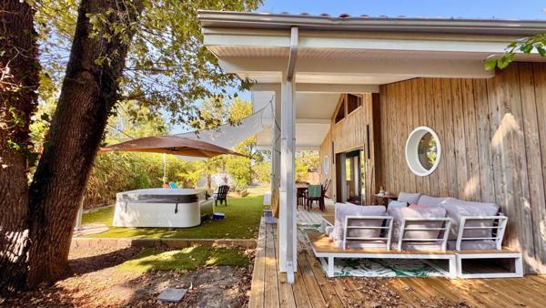 TRES BELLE VILLA OSSATURE BOIS TRES SOIGNEE
