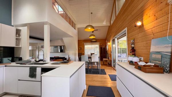 TRES BELLE VILLA OSSATURE BOIS TRES SOIGNEE