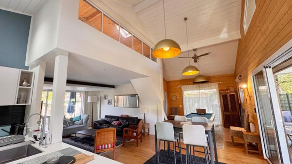 TRES BELLE VILLA OSSATURE BOIS TRES SOIGNEE