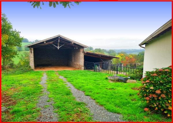 25 min de Montrond Les Bains : Corps de ferme - 230 m² hab - Dépendances - Piscine - 2,8 Ha de terrain !