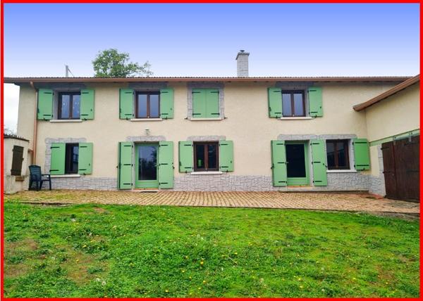 25 min de Montrond Les Bains : Corps de ferme - 230 m² hab - Dépendances - Piscine - 2,8 Ha de terrain !