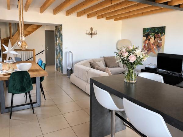 BELLE MAISON DE VILLAGE 7P AVEC JARDIN GARAGE ET PISCINE