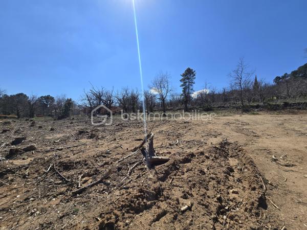 Terrain de 1 430 m²