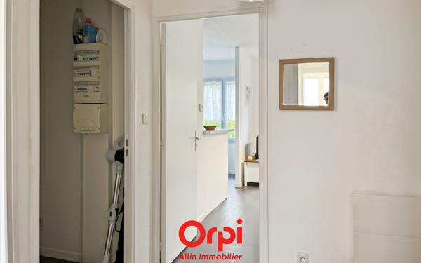 Appartement à vendre    2 pièces •  Néris-les-Bains