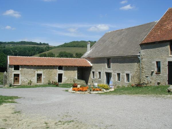 Demeure historique PRECY-SOUS-THIL composée de 15 pièces (390 m²) et 950 m² de dépendances