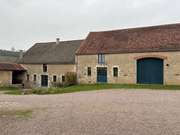 Demeure historique PRECY-SOUS-THIL composée de 15 pièces (390 m²) et 950 m² de dépendances