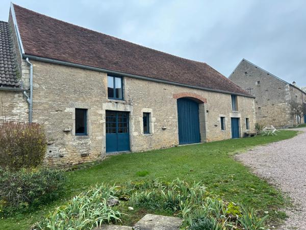 Demeure historique PRECY-SOUS-THIL composée de 15 pièces (390 m²) et 950 m² de dépendances