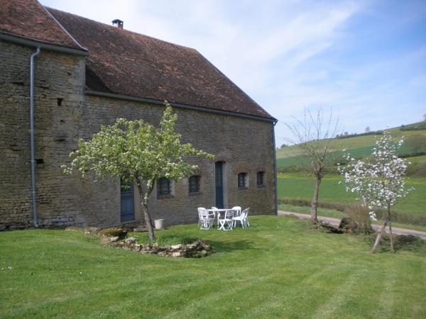 Demeure historique PRECY-SOUS-THIL composée de 15 pièces (390 m²) et 950 m² de dépendances