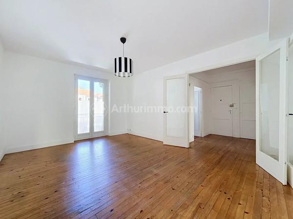 Vente                                                      Appartement
                        
                     3 pièces                      70 m2                     à Clermont-Ferrand