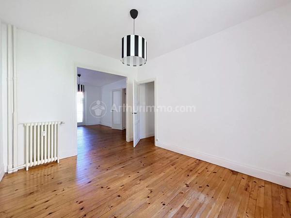 Vente                                                      Appartement
                        
                     3 pièces                      70 m2                     à Clermont-Ferrand