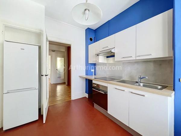 Vente                                                      Appartement
                        
                     3 pièces                      70 m2                     à Clermont-Ferrand