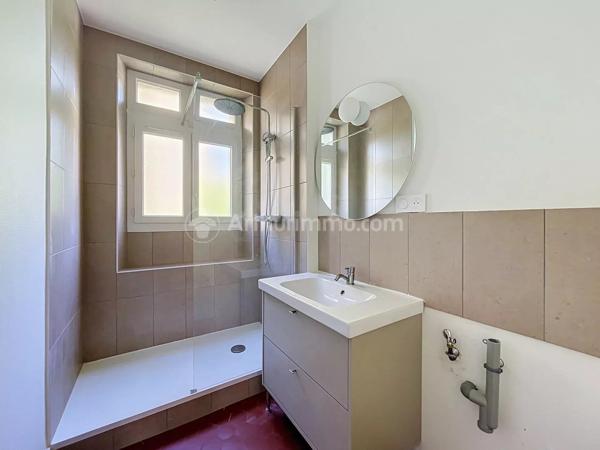 Vente                                                      Appartement
                        
                     3 pièces                      70 m2                     à Clermont-Ferrand