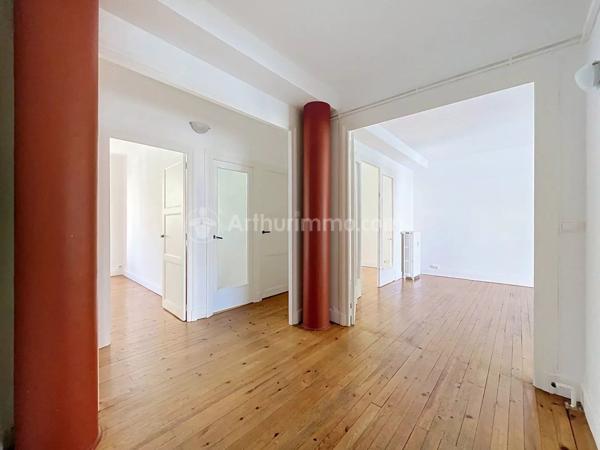 Vente                                                      Appartement
                        
                     3 pièces                      70 m2                     à Clermont-Ferrand