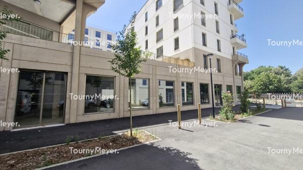 A LOUER LOCAUX COMMERCIAUX BORDEAUX EURATLANTIQUE