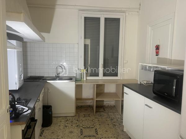 APPARTEMENT 2 CHAMBRES  EN REZ DE CHAUSSEE 65m² JARDIN 90M²

Appartement avec 2 chambres, salon séparé, salle à manger indépendante, cuisine fermée le tout donnant sur un jardin de 90m² offrant de nombreuses possibilités de réaménagements pour profiter du jardin.
Cet appartement est vendu avec une cave, sans place de parking.
Il se situe à moins de 300 mètres du polygone, et du jardin des poètes.
Quelques travaux sont à prévoir pour remettre au goût, voir réaménager les pièces afin de mieux profiter du jardin ouvert sur 2 rues.
Produit rare en centre ville.