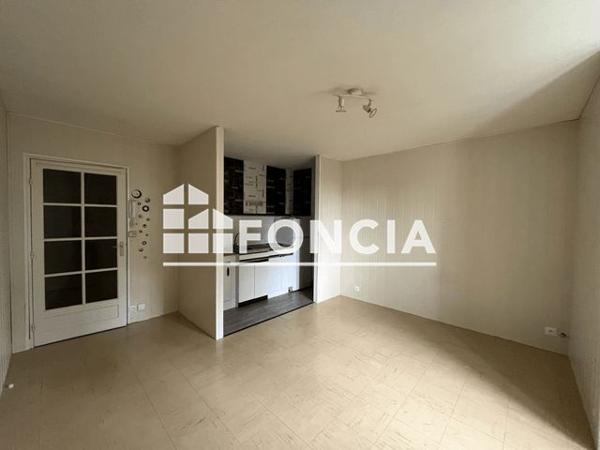 Location Studio 26.5 m² - 9 ET 11 RUE DU 18 JUIN 1940 Blois 41000