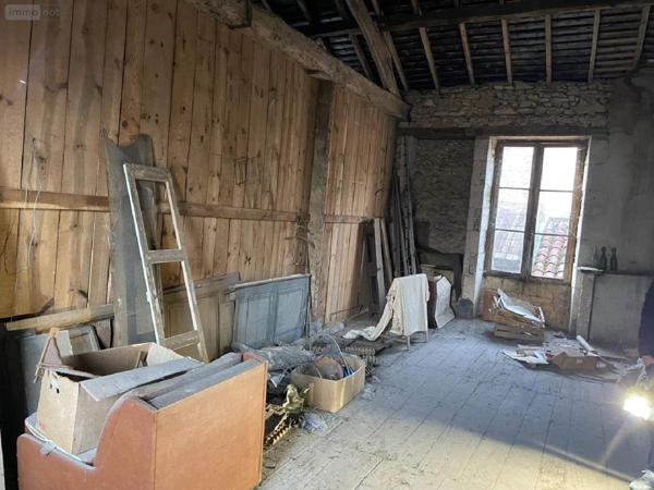 Immeuble de rapport à vendre à Javerlhac et la Chapelle Saint Robert en Dordogne (24300), ref : 077/1570