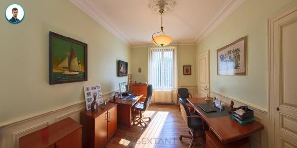 Hâvre de paix historique : Demeure de Maître XIXè, 250m² habitables, 7 chambres, domaine de 4,3ha, dépendances de 600m² et écuries de 170m²