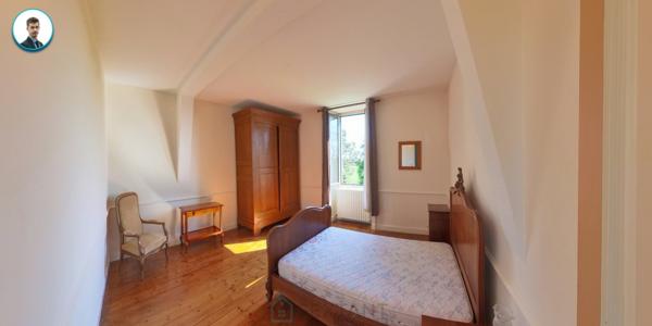 Hâvre de paix historique : Demeure de Maître XIXè, 250m² habitables, 7 chambres, domaine de 4,3ha, dépendances de 600m² et écuries de 170m²