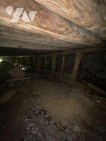 A vendre, sur la commune du Falgoux (CANTAL), à l'entrée d'une piste carrossable permettant l'a...