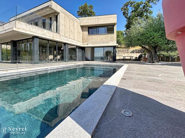 BIEN D'EXCEPTION!! Maison moderne de 228m² habitables sur sous-sol complet terrain 3295m²