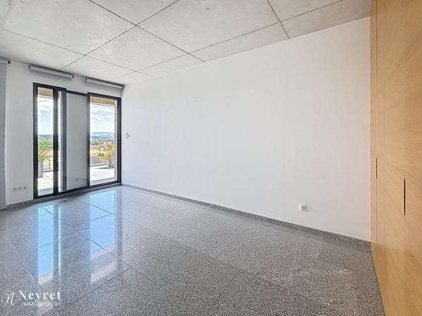 BIEN D'EXCEPTION!! Maison moderne de 228m² habitables sur sous-sol complet terrain 3295m²