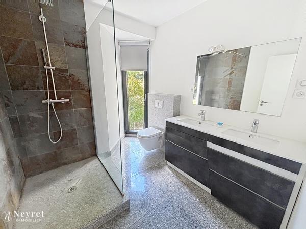 BIEN D'EXCEPTION!! Maison moderne de 228m² habitables sur sous-sol complet terrain 3295m²