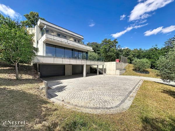 BIEN D'EXCEPTION!! Maison moderne de 228m² habitables sur sous-sol complet terrain 3295m²