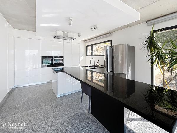 BIEN D'EXCEPTION!! Maison moderne de 228m² habitables sur sous-sol complet terrain 3295m²