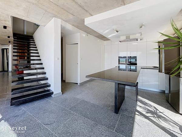 BIEN D'EXCEPTION!! Maison moderne de 228m² habitables sur sous-sol complet terrain 3295m²