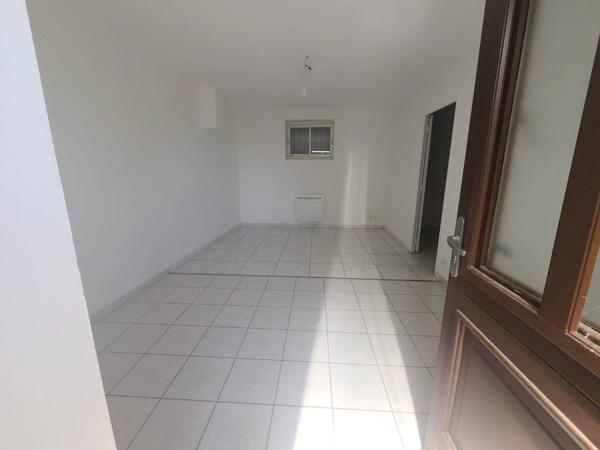 Vente                                                      Appartement
                        
                     3 pièces                      64 m2                     à Saint-Marcel-Lès-Valence